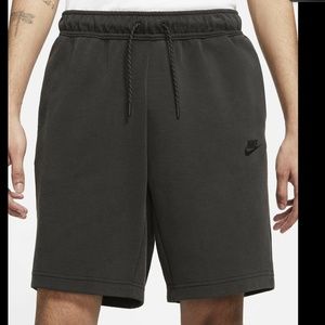 Nike sportswear tech fleece men’s washed shorts